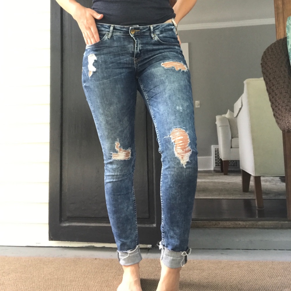 Light wash ripped skinny jeans